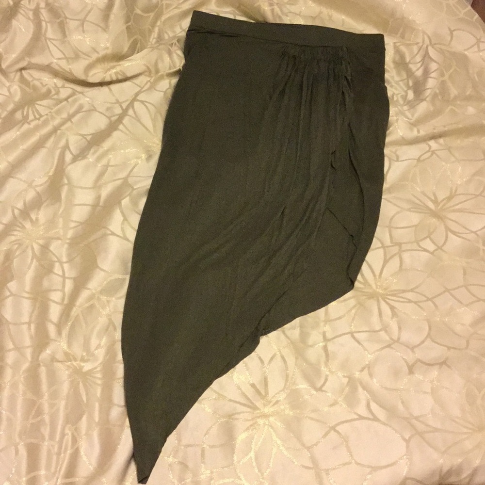 Asymmetrical skirt - Picture 3 of 4
